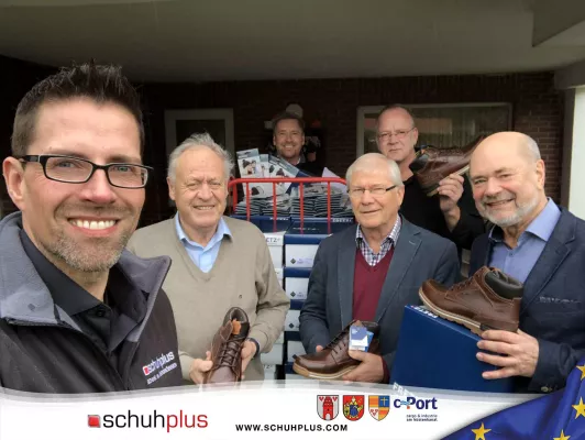Bild: schuhplus und Gore Tex spenden Schuhe von FretzMen an Wohnungslose in Cloppenburg