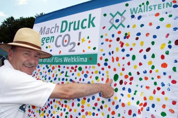 Bild: 1.500 Daumenabdrücke fürs Klima – Wallstein-Aktion gegen CO2-Ausstoß beim „Still-Leben Ruhrschnellweg“