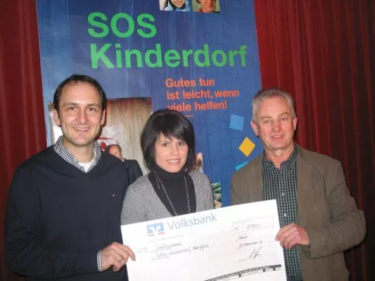 Bild: Erdenwerk Ziegler, Stein - Spende für das SOS-Kinderdorf Immenreuth