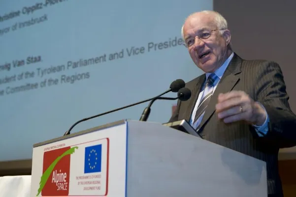 Höchste Zeit zu handeln - Ergebnisse des Forums „Demographischer Wandel im Alpenraum“ Bild: Höchste Zeit zu handeln - Ergebnisse des Forums „Demographischer Wandel im Alpenraum“