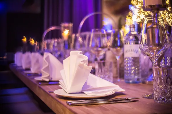 Restaurants als perfekte Settings für Firmenweihnachtsfeiern Bild: Restaurants als perfekte Settings für Firmenweihnachtsfeiern