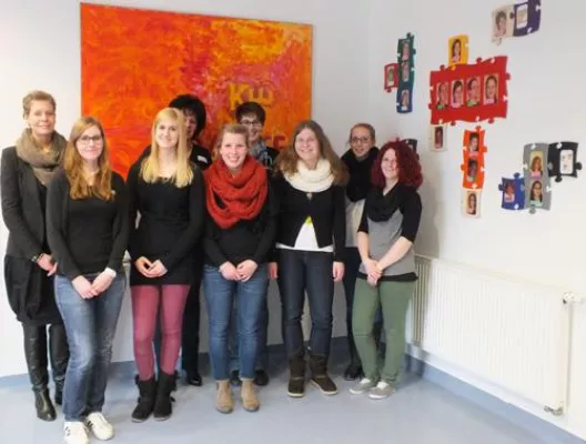 Bild: Das Märchen von Zwerg Nase - Studenten der Hochschule Fresenius sammeln Geld für Kinderhaus in Wiesbaden