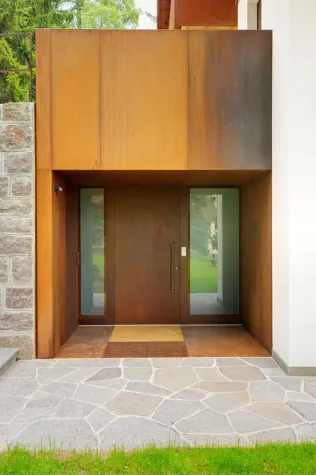 Bild: Rubner Türen: Individuelle Haustür aus Holz