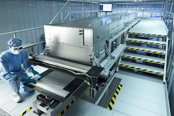 Bild: Wachstumsmarkt OLED - Neues Strahlprofil für 30% mehr Durchsatz bei Display-Herstellung