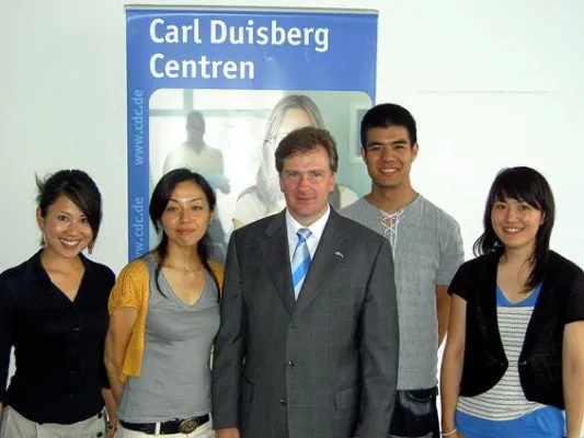 Azubis aus Japan freuten sich über Sprachkurs-Stipendium - Feierliche Verleihung bei den Carl Duisberg Centren Köln Bild: Azubis aus Japan freuten sich über Sprachkurs-Stipendium - Feierliche Verleihung bei den Carl Duisberg Centren Köln