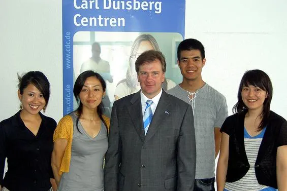 Bild: Azubis aus Japan freuten sich über Sprachkurs-Stipendium - Feierliche Verleihung bei den Carl Duisberg Centren Köln
