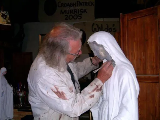 Bild: Restauration von Kirchenstatuen