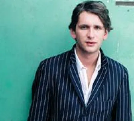 Bild: Schauspieler Sebastian Schwarz fordert junge Thüringer zum Blutspenden auf