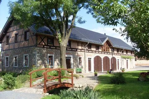 Schloss und Park Oberau – Das Wasserschloss am Sächsischen Weinwanderweg im Dresdner Heidebogen Bild: Schloss und Park Oberau – Das Wasserschloss am Sächsischen Weinwanderweg im Dresdner Heidebogen