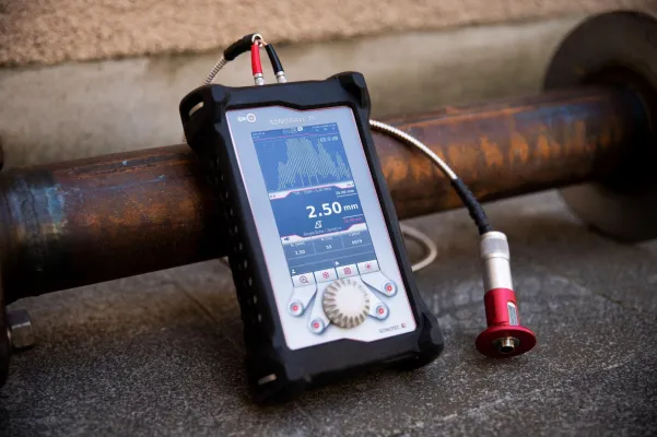 Bild: Ultraschallprüfung an Rohren und Pipelines bis zu 550°C