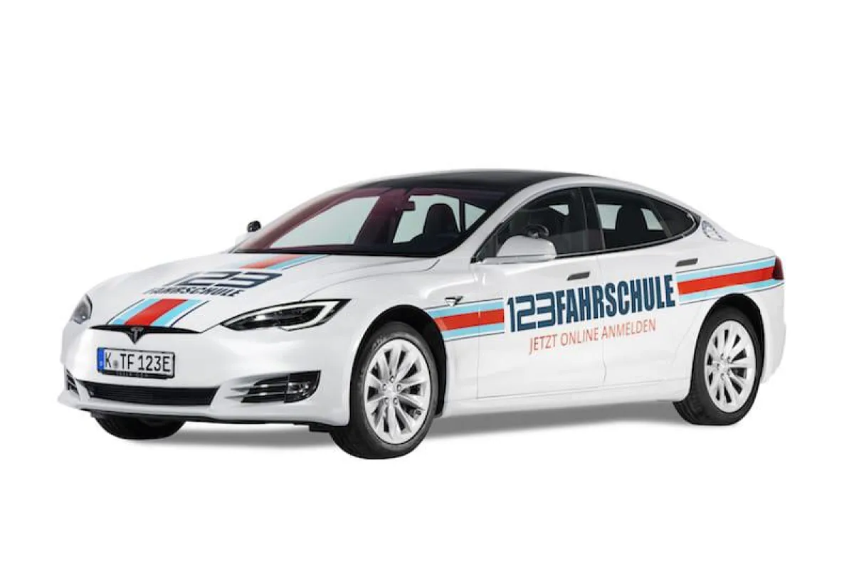 123FAHRSCHULE - Fahrstunden im Tesla