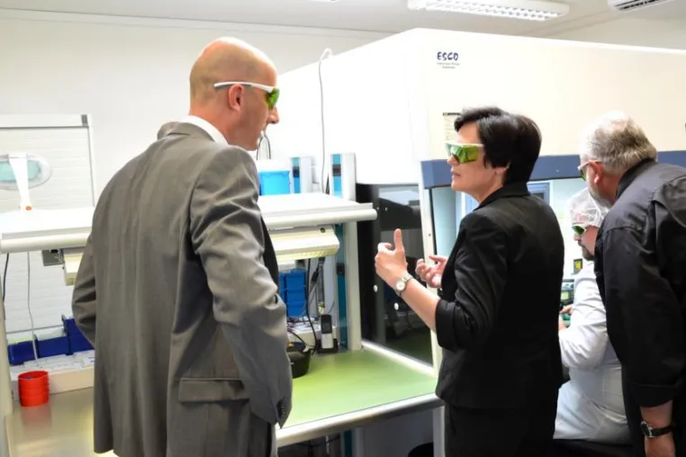 Bild: Ministerpräsidentin Lieberknecht zu Besuch bei ACI Laser