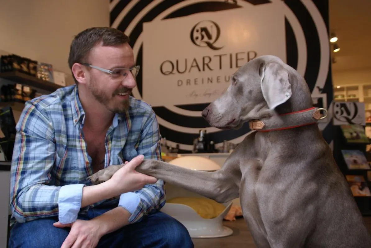Stefan Wolf von Quartier3neun und Weimaraner Tilmann