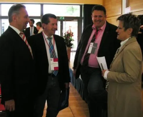 Gewerkschaftliche Erfolgsgeschichte komba - gkl in der Bundeshauptstadt Berlin Bild: Gewerkschaftliche Erfolgsgeschichte komba - gkl in der Bundeshauptstadt Berlin