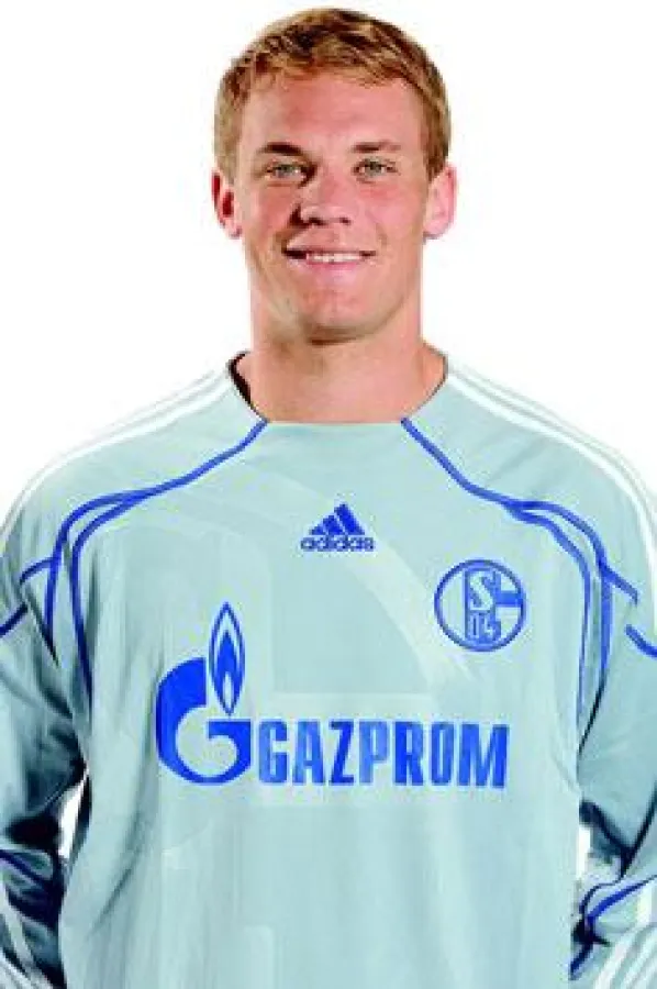 Manuel Neuer engagiert sich für den Volksbund (Foto: Schalke 04)