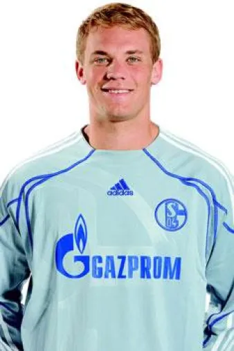 Nationaltorwart Manuel Neuer engagiert sich für Kriegsgräberfürsorge Bild: Nationaltorwart Manuel Neuer engagiert sich für Kriegsgräberfürsorge