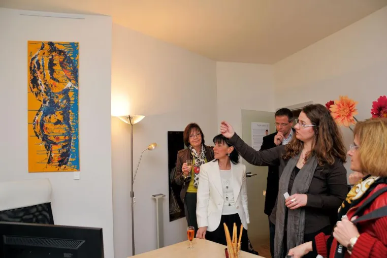 Ausstellung \"Bilder & Skulpturen\" von Betina Fichtl im Slim & Joy Bild: Ausstellung \"Bilder & Skulpturen\" von Betina Fichtl im Slim & Joy