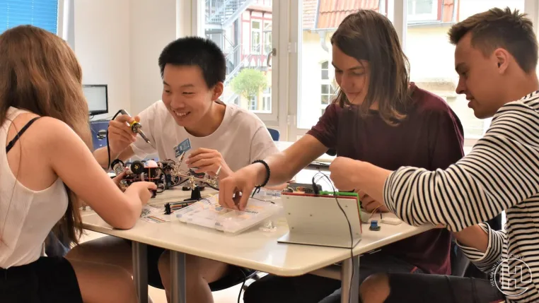 Bild: Mit MINT in der Hermann-Lietz-Schule Haubinda Fachkompetenz entwickeln