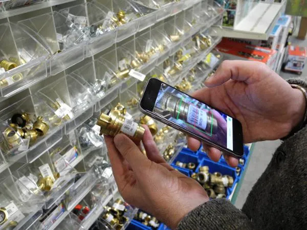 Bild: Auf APP-Kurs: Im Bauzentrum Lippetal schlägt man smarte Wege bei der Inventur ein
