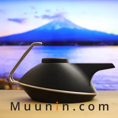 Bild: Innovation trifft Tradition: Teekanne aus Gusseisen, inspiriert vom Vulkan Fuji und Bauhaus