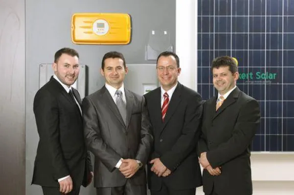 Im neuen Showroom in Augsburg: Photovoltaik zum Anfassen Bild: Im neuen Showroom in Augsburg: Photovoltaik zum Anfassen