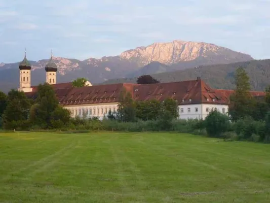 Bild: Bergmesse an der Tutzinger Hütte und zusätzliche Messe am Gipfelkreuz der Benediktenwand