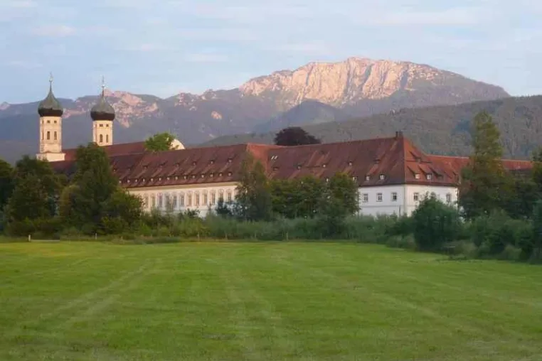 Bild: Bergmesse an der Tutzinger Hütte und zusätzliche Messe am Gipfelkreuz der Benediktenwand