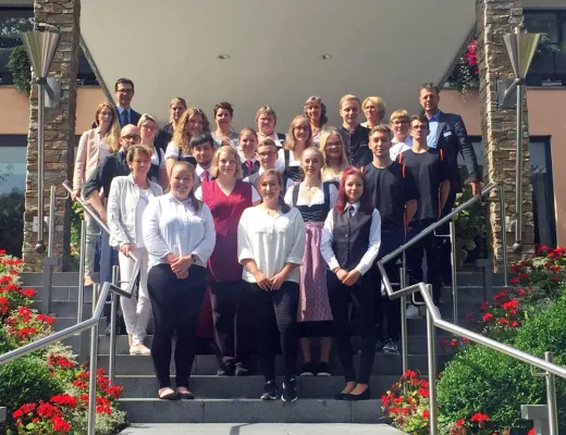 Bild: Romantischer Winkel begrüßt 17 neue Lehrlinge!