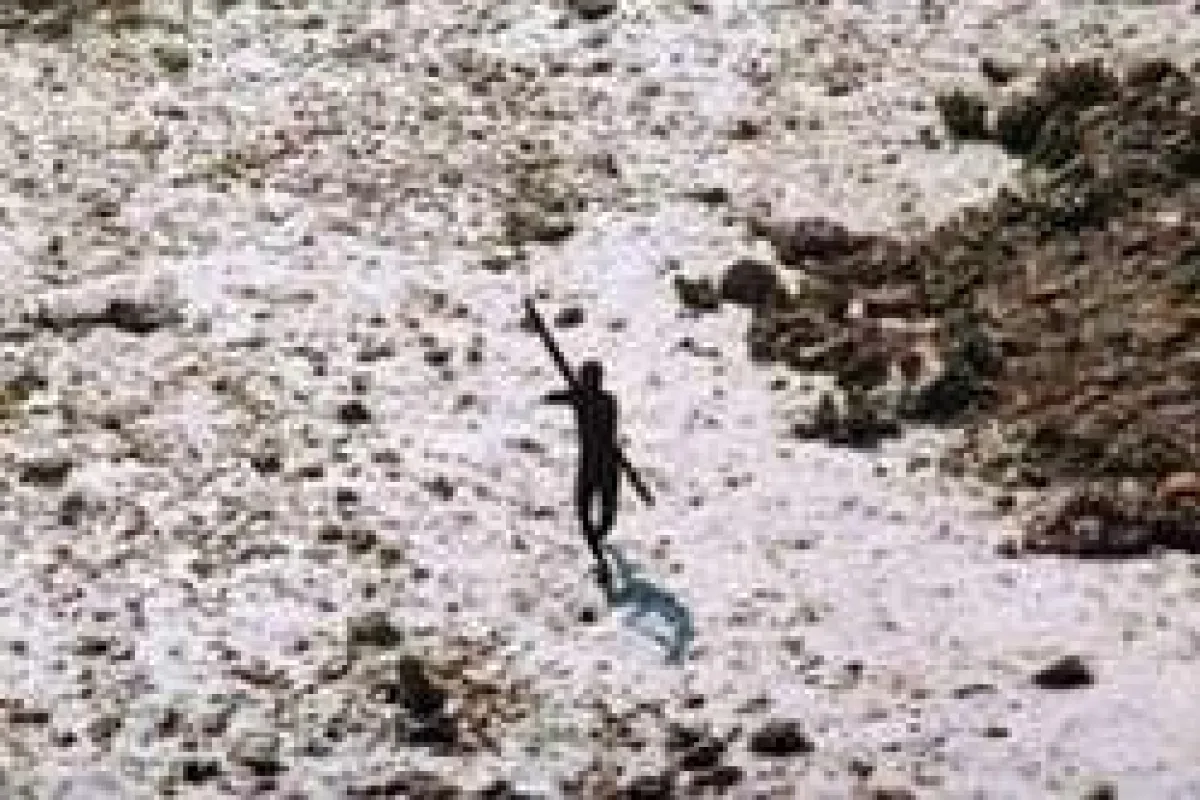 Die Sentinelesen greifen Außenstehende an, die sich ihrer Insel nähern. ©Indian coastguard/Survival