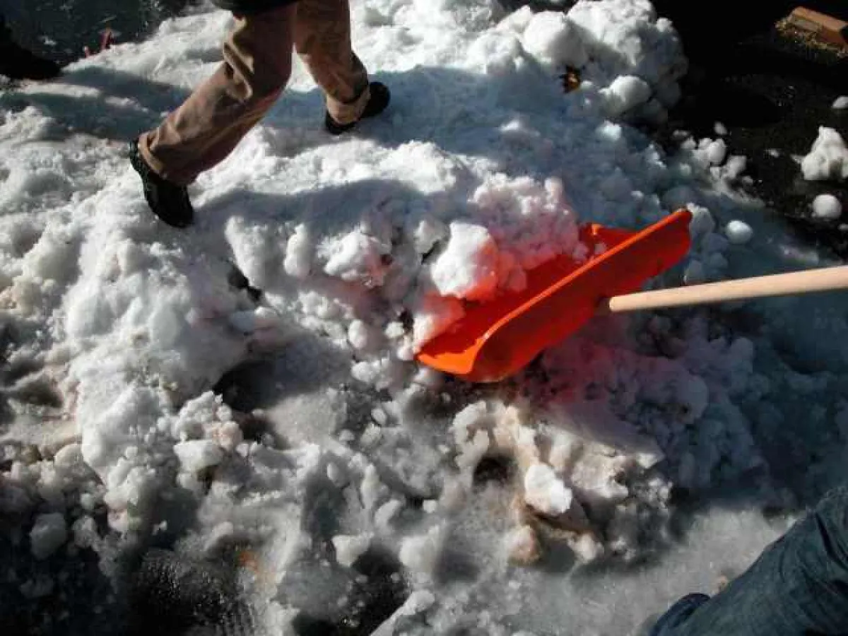 Üblicherweise muss der Winterdienst an Werktagen bereits gegen 7:00 Uhr erledigt sein