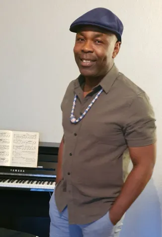 Beziehung mit Afrikanern: Beispiele von Problemen und typischen kulturellen Missverständnissen. Dantse hilft t Bild: Beziehung mit Afrikanern: Beispiele von Problemen und typischen kulturellen Missverständnissen. Dantse hilft t