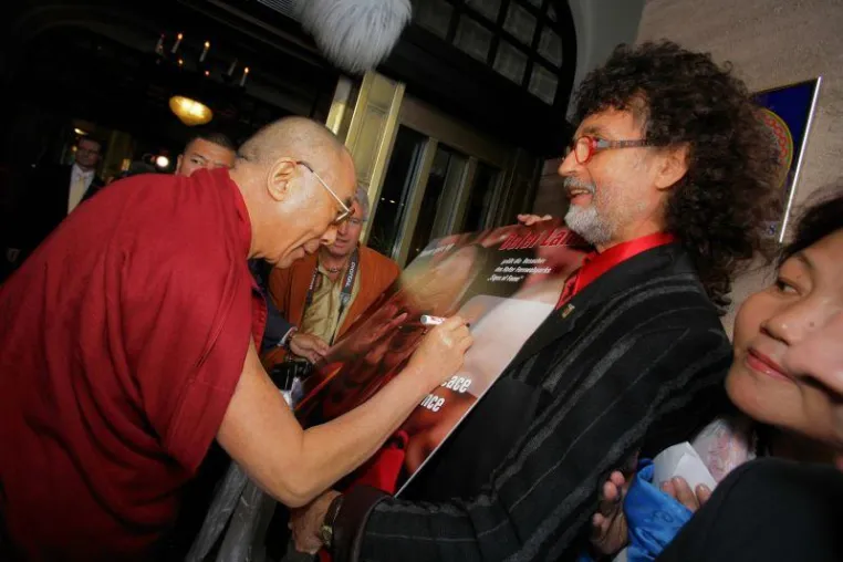 Bild: Ehrung - Seine Heiligkeit, der Dalai Lama, im „Signs of Fame“ Deutschland