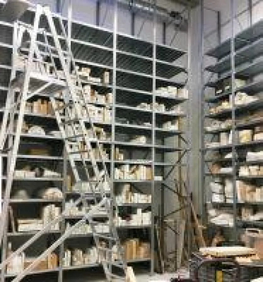 Hahn & Groh lieferte für die Dekorationswerkstätten der Hamburgischen Staatsoper ein ungewöhnlich großes Produktspektrum.