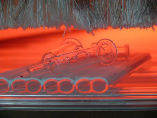 Bild: Innovative MAX Infrarot-Öfen tempern Glas fünfmal schneller