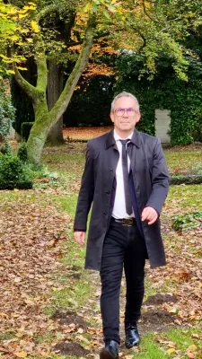 Bild: Wenn Trauer einsam macht: „Dein Wegbegleiter“ unterstützt Betroffene 52 Wochen kostenlos