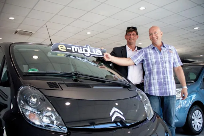 Bild: Wierig Solar AG geht bei der e-miglia 2011 mit dem Sonnenpflücker-Team ins Rennen