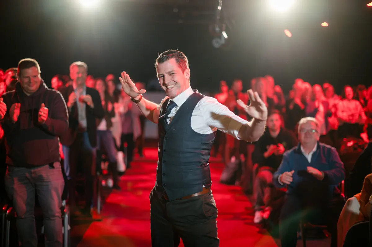 Roger Basler de Roca holt Gold und Weltrekord in die Schweiz (© Foto: Justin Bockey)