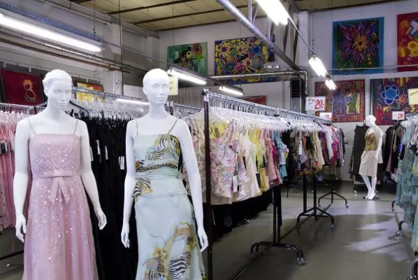 Bild: Fashionart expandiert – Outlet für Abendkleider, Partymode und Abiballkleider in Düsseldorf und Offenbach