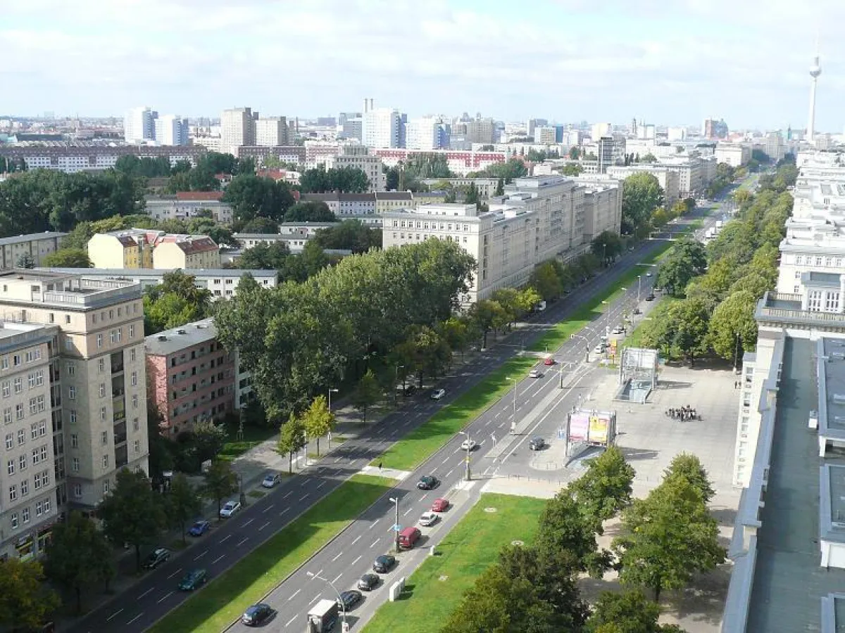 Frankfurter Allee / Karl-Marx-Allee in Berlin-Friedrichshain (c) stadt im ohr