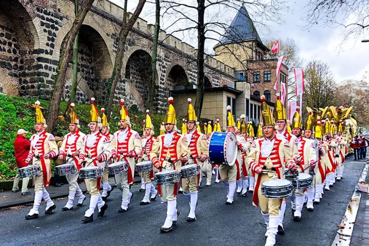 Bild: Vom Bauarbeiter zum Gardisten der Prinzengarde zu Köln