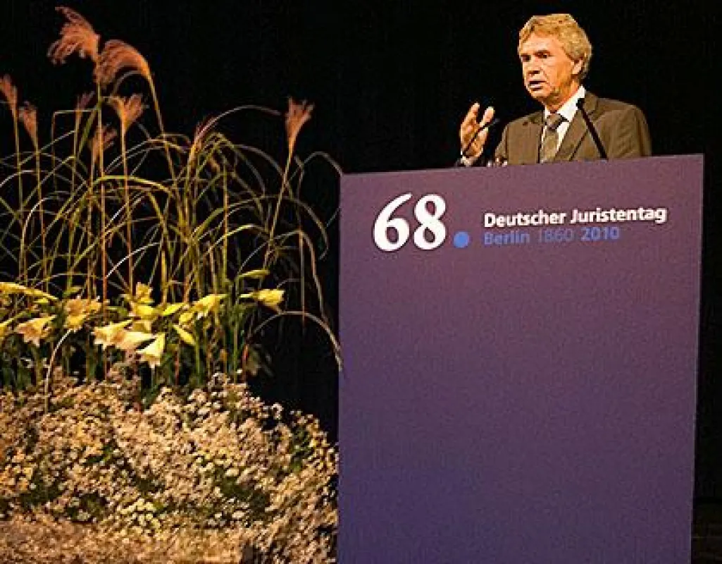 iGZ-Hauptgeschäftsführer RA Werner Stolz kritisierte die Empfehlungen des Juristentages zur Zeitarbeit.