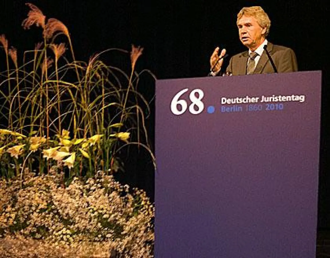 iGZ-Hauptgeschäftsführer RA Werner Stolz kritisierte die Empfehlungen des Juristentages zur Zeitarbeit.