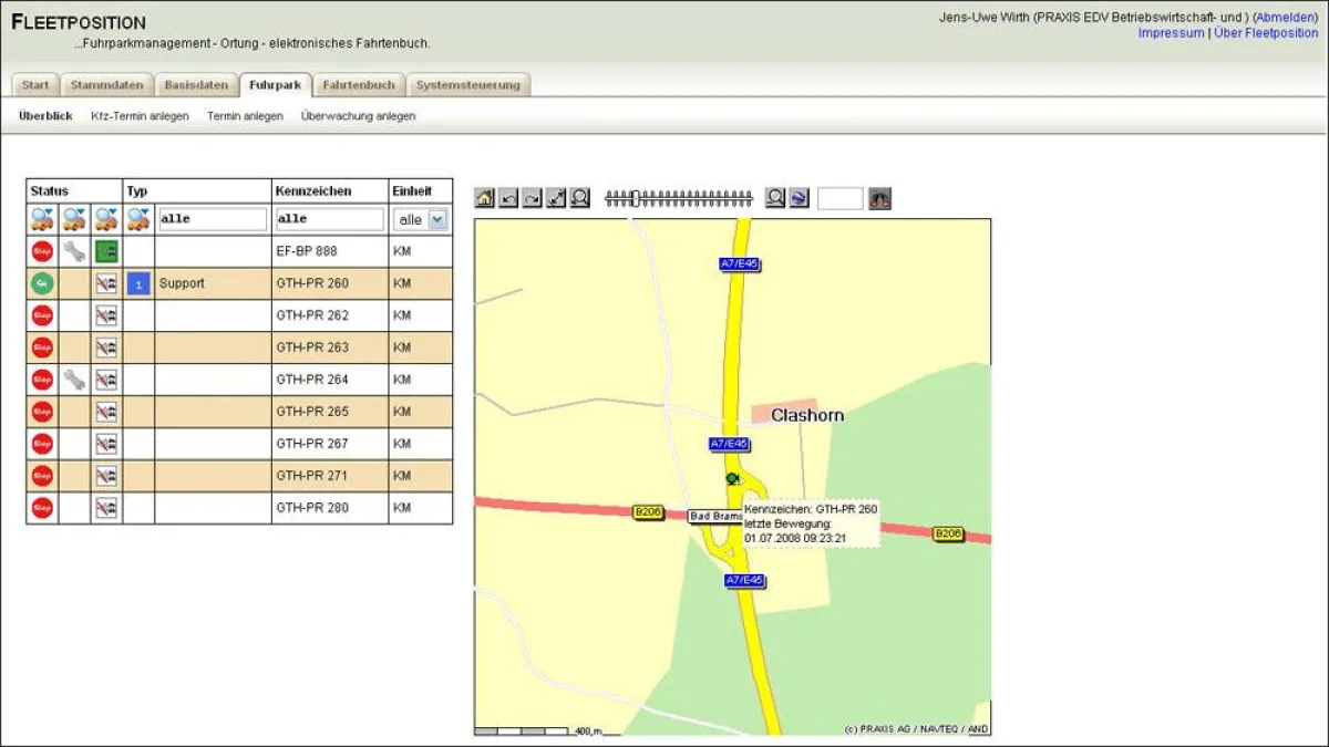 Das Flottenmanagement im RoadRunner24-FleetPosition zeigt die Positions- und Statusinformationen jedes Fahrzeugs in digitalen Straßenkarten an.