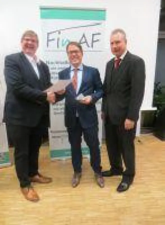 v.l.n.r.: Prof. Dr. Ralph Dreher (wissenschaftlicher Leiter FinAF), Dr. Justinus Pieper, Heinz Leymann (Bundesvorsitzender IfKom)