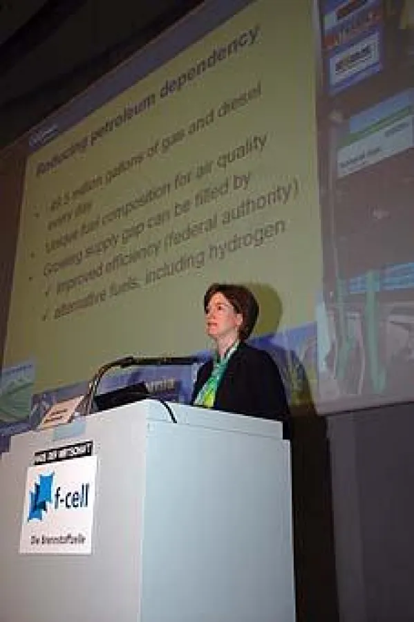 US-Brennstoffzellen-Expertin Catherine Dunwoody, Geschäftsführerin der California Fuel Cell Partnership, ist nur eine der insgesamt 22 internationalen Referenten während des Brennstoffzellen-Symposium
