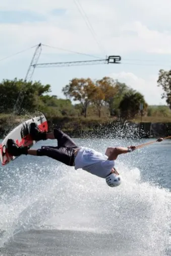 Bild: Erste Berlin-Brandenburger Landesmeisterschaft im Wakeboard und Wakeskate in Grossbeeren