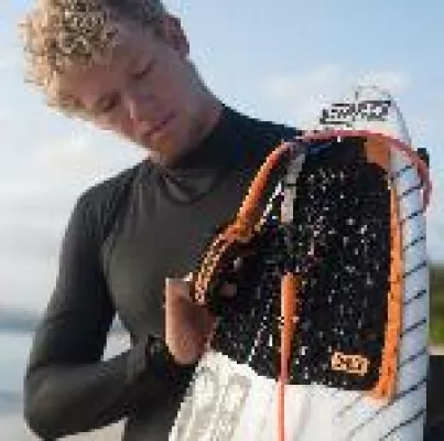 Bild: LIMITED EDITION: SURF-WELTMEISTER JJ FLORENCE PRÄSENTIERT SEINE EIGENE DAKINE KOLLEKTION