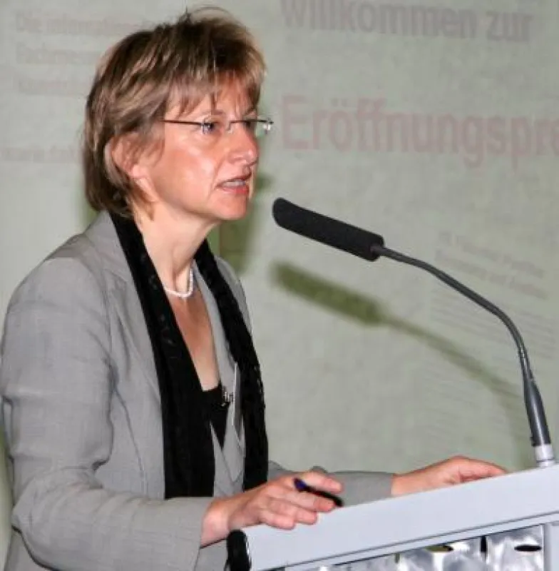 Dr. Bärbel Naderer vom NRW-Wirtschaftsministerium wird neue Geschäftsführerin der Brancheninitiative kunststoffland NRW e. V.