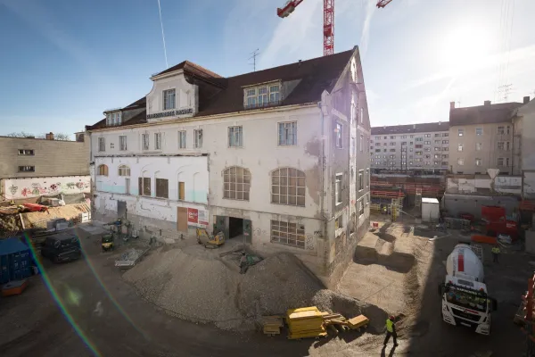 Bild: ROHBAUSTART FÜR SANIERUNG DER HISTORISCHEN KUVERTFABRIK IN MÜNCHEN