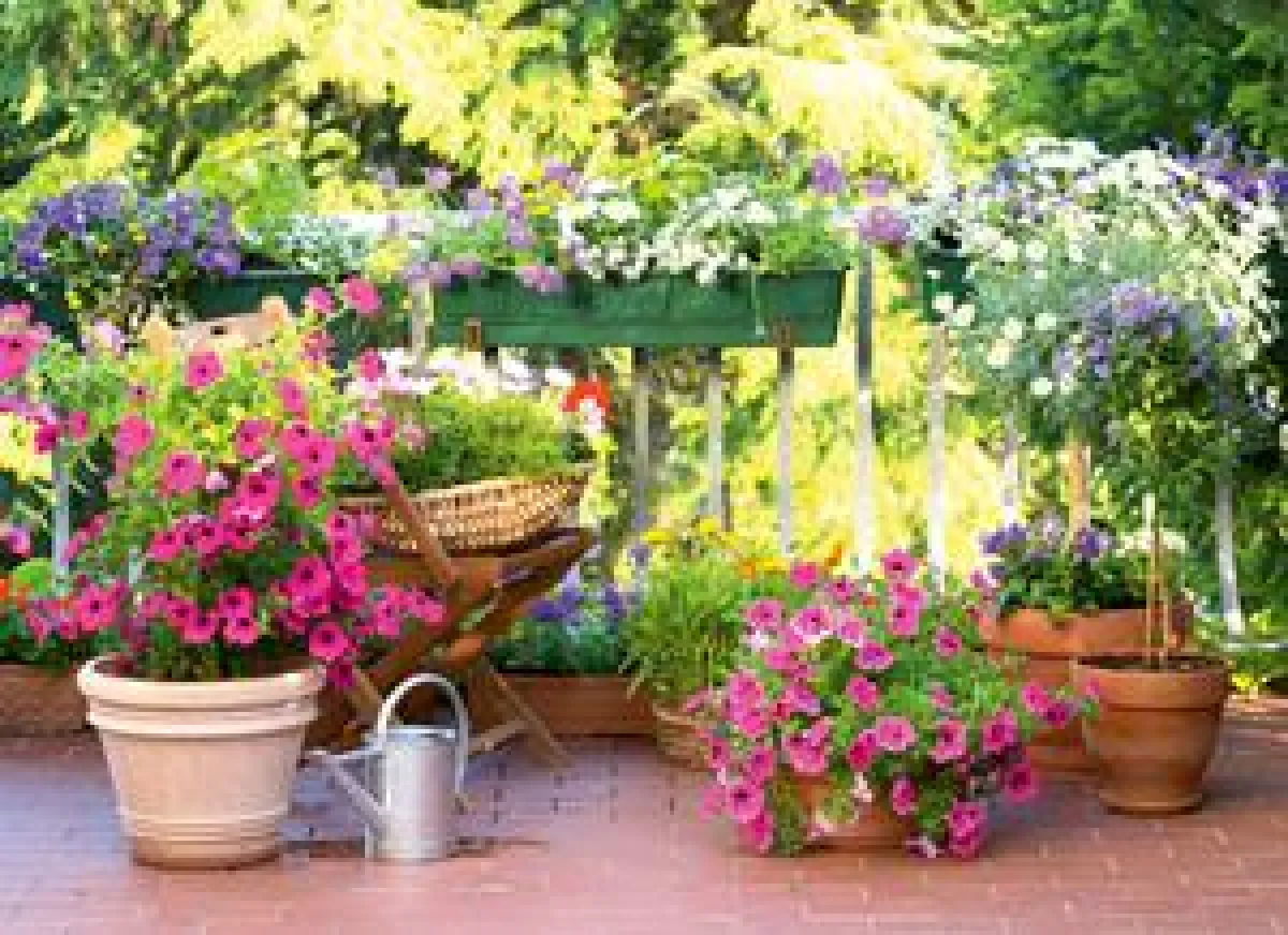 Mit Floradur Gärtnererde erhalten anspruchsvolle Hobby-Gärtner Profi-Qualität für ihren Garten.